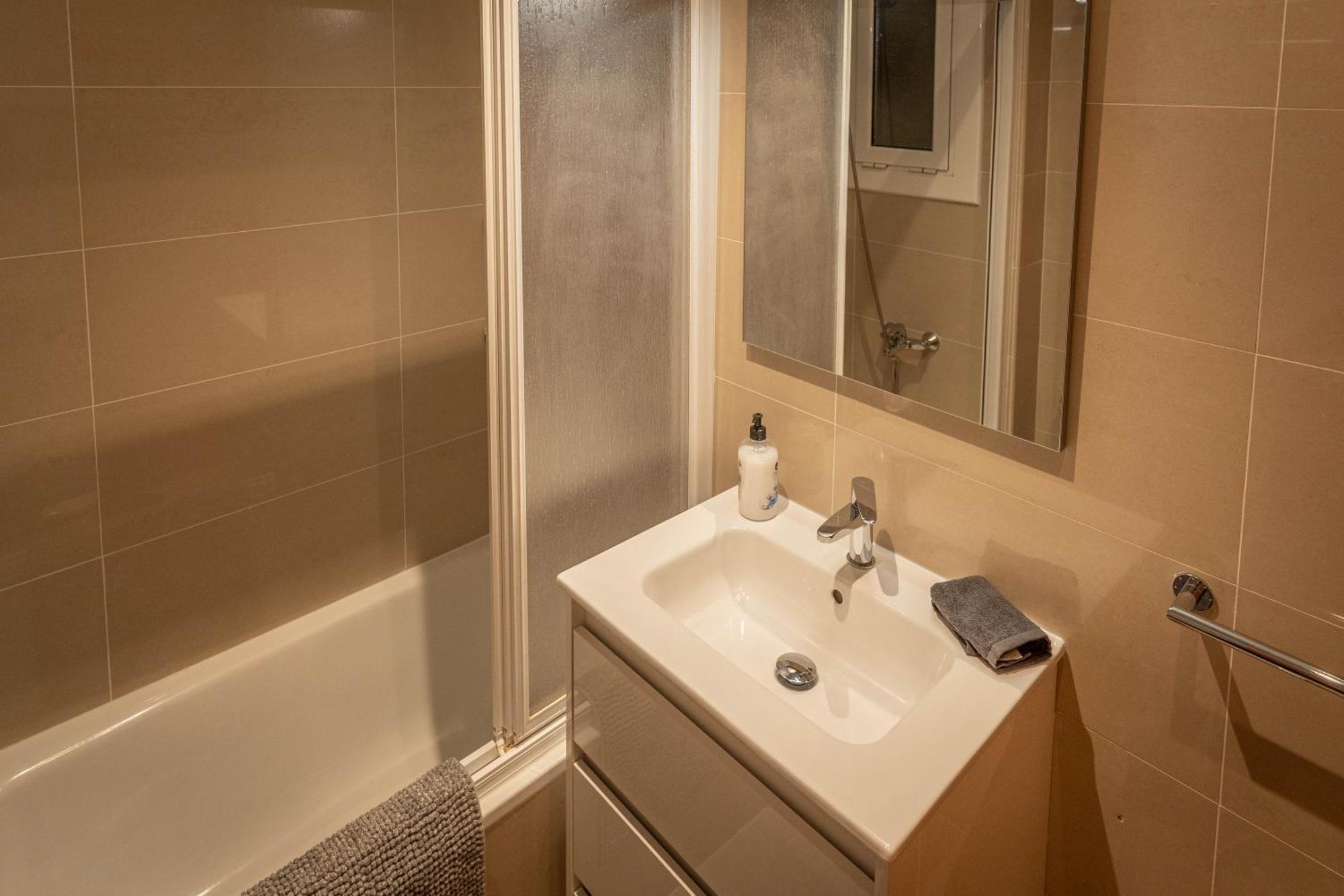 Lindo Apartamento Vila De Gracia Barcelona Luaran gambar
